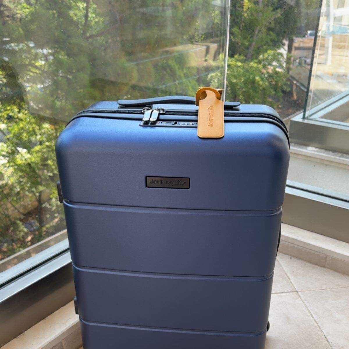 Gult kuffertmærke på blå Explorer Journeylife kuffert